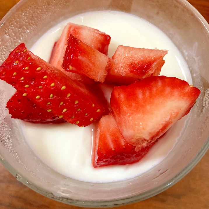 生クリーム少なめで作るパンナコッタ~いちご乗せ